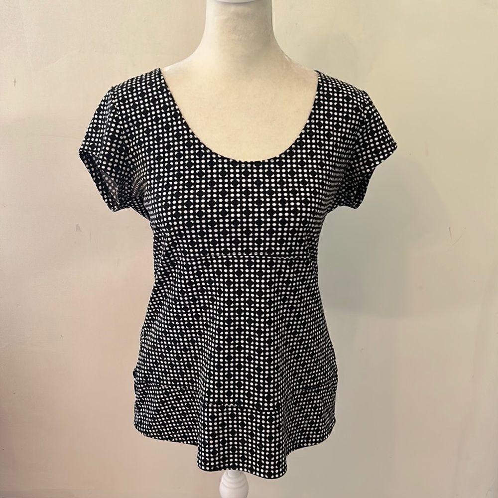 DKNY black white cap sleeve circular pattern blouse Size S